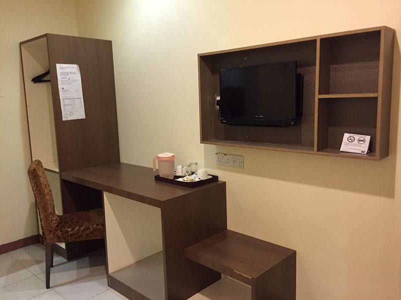 Hotel Ambassador 1 Room Basic Amenities